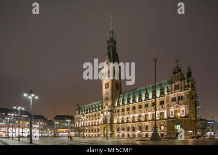 Allemagne, Hambourg, l'hôtel de ville de nuit Banque D'Images