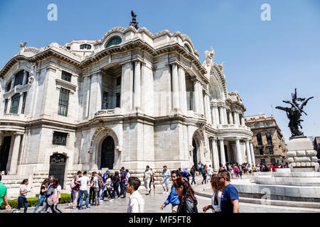 Mexico, hispanique, centre historique, Palacio de Bellas Artes, Palais des Beaux-Arts, centre culturel, extérieur, arc Art Nouveau néoclassique Banque D'Images