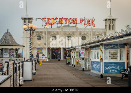 Brighton, Sussex, Royaume-Uni - 30 Déc., 2016 : Une vue rapprochée de la jetée de Brighton juste avant le coucher du soleil, Sussex, Royaume-Uni Banque D'Images