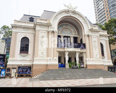 Beaux Arts façade de style colonial français Théâtre Municipal de Ho Ch Minh, ou l'Opéra de Saigon, Vietnam. Banque D'Images