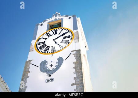 Tour de l'horloge médiévale de bas en haut Banque D'Images