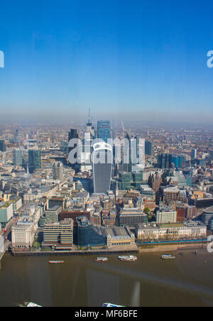 Belles Scènes de Londres du Shard London sur une chaude journée d'été Banque D'Images