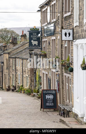 The Fleece Inn on Main Street dans le village de Haworth, près de Tiverton et Bradford, West Yorkshire, Angleterre. Banque D'Images