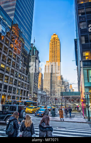 New York City, New York, États-Unis, janvier 2018, 500 de la Cinquième Avenue building à partir d'une rue de Manhattan Banque D'Images