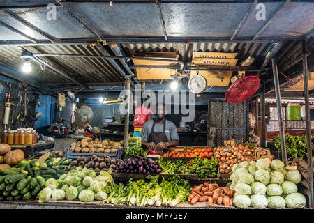 La ville de Panama, Panama - mars 2018:vendeur de fruits et légumes sur le marché de l'alimentation sur rue (avenue centrale), à Panama City Banque D'Images