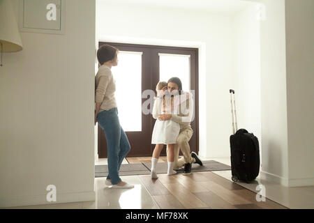 Faire place au père fille triste de dire au revoir à la famille laissant fath Banque D'Images