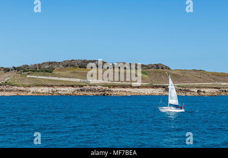 Location de bateau à passé la garnison pointe sur St Mary's Isles of Scilly Banque D'Images