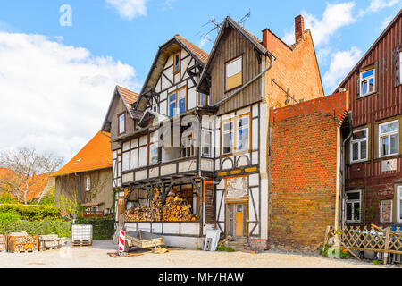 Street à Wernigerode, une ville de l'arrondissement du Harz, Saxe-Anhalt, Allemagne Banque D'Images