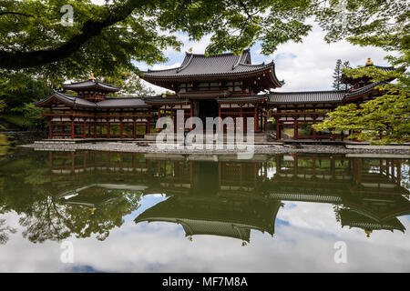 Byodo-in est un temple bouddhiste dans la ville d'Uji, préfecture de Kyoto un trésor national et un site du patrimoine mondial. Son contour est en vedette sur la ¥10 Banque D'Images