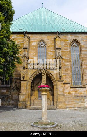 Partie arrière de la cathédrale d'Erfurt et Collegiate Church of St Mary, Erfurt, Allemagne. Martin Luther a été ordonné dans la cathédrale en 1507 Banque D'Images