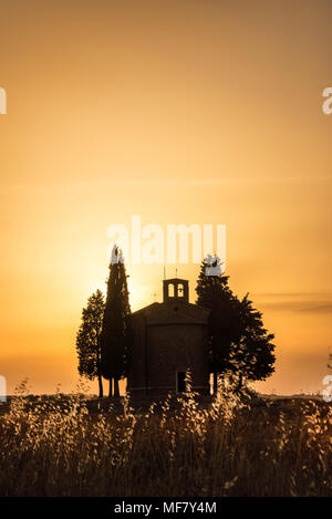 Chapelle Vitaleta au coucher du soleil paysage toscan, près de San Quirico d'Orcia, Sienne, Toscane, Italie Banque D'Images