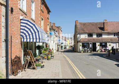 Les magasins spécialisés dans la rue mouton dans la jolie petite ville de Shipston-on-Stour dans Warwickshire, Royaume-Uni Banque D'Images