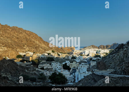 Voir de vieux Muscat de la route de montagne. Vieux Muscat. Sultanat d'Oman. Saltanat. ʿUmān Sultanat d'Oman. L'Oman. Banque D'Images