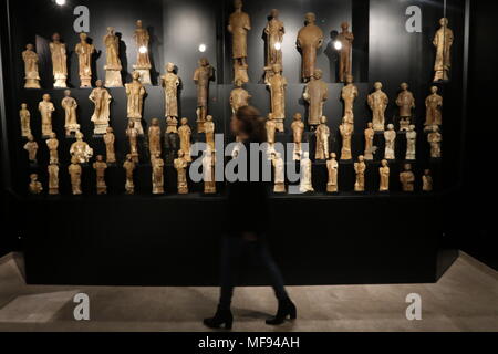 24 avril 2018 - 24 avril 2018 une collection ''avec le plus grand héritage archéologique'' de la civilisation phénicienne est inauguré à Malaga. L'Ifergan Collection d'archéologie a inauguré un nouvel espace culturel dans la ville de Malaga, qui abrite, entre autres ''pièces extraordinaire'', le plus grand héritage archéologique de la civilisation phénicienne. La Sala Malaka est un espace unique de la culture phénicienne, qui abrite plus de 100 figures votives. Plus précisément, ce sont des sculptures qui représentent les personnes qui ont vraiment existé il y a plus de 2500 ans, d'une épave (navire coulé) Phoen Banque D'Images