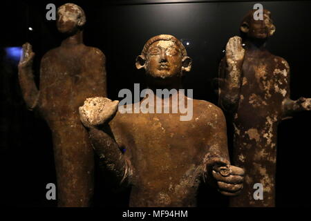 24 avril 2018 - 24 avril 2018 une collection ''avec le plus grand héritage archéologique'' de la civilisation phénicienne est inauguré à Malaga. L'Ifergan Collection d'archéologie a inauguré un nouvel espace culturel dans la ville de Malaga, qui abrite, entre autres ''pièces extraordinaire'', le plus grand héritage archéologique de la civilisation phénicienne. La Sala Malaka est un espace unique de la culture phénicienne, qui abrite plus de 100 figures votives. Plus précisément, ce sont des sculptures qui représentent les personnes qui ont vraiment existé il y a plus de 2500 ans, d'une épave (navire coulé) Phoen Banque D'Images