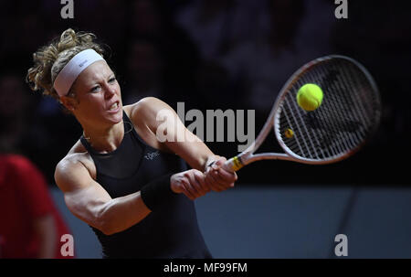 24 avril 2018, Allemagne, Stuttgart : Tennis : WTA-Tour - Stuttgart, des célibataires, des femmes. Laura Siegemund d'Allemagne en action contre Strycova de la République tchèque. Photo : Marijan Murat/dpa Banque D'Images