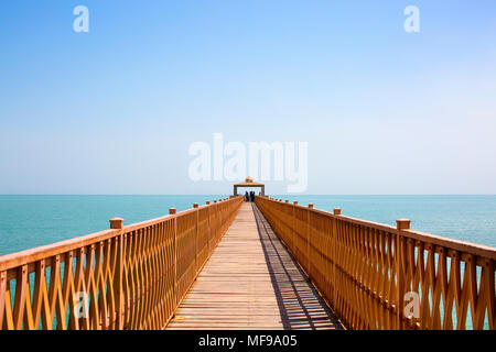 Pier en mer au Koweït, sur le Golfe Persique Banque D'Images