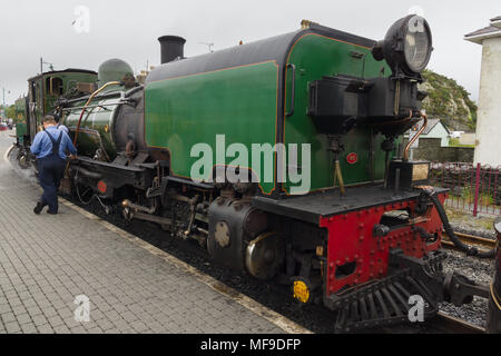 Ex-South africaine des chemins de fer à voie étroite de classe NGG16 Beyer Peacock numéro de la locomotive à vapeur NG143 exploités sur le Welsh Highland Railway Banque D'Images