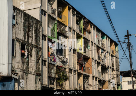 La ville de Panama, Panama - mars 2018 : descendre la façade de l'immeuble sur la rue centrale(Avenida Central) à Panama City Banque D'Images