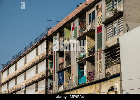 La ville de Panama, Panama - mars 2018 : descendre la façade de l'immeuble sur la rue centrale(Avenida Central) à Panama City Banque D'Images