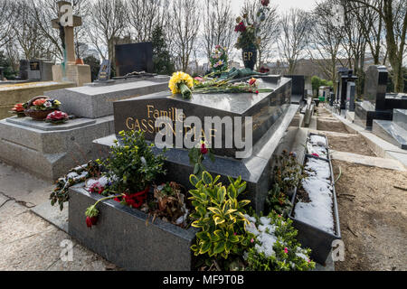 Tombe d'Édith Piaf au cimetière du Père-Lachaise, le plus grand et le plus visité cimetière de Paris Banque D'Images