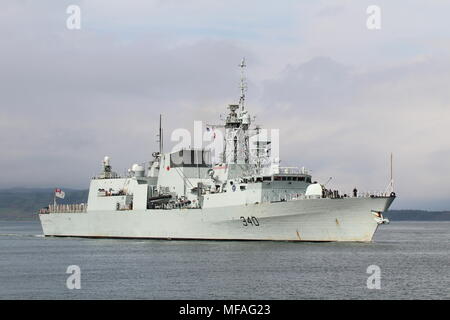 Le NCSM St John's (FFH 340), une frégate de classe (ou ville-class frigate) exploité par la Marine royale canadienne, à l'arrivée pour l'exercice Joint Warrior 18-1. Banque D'Images