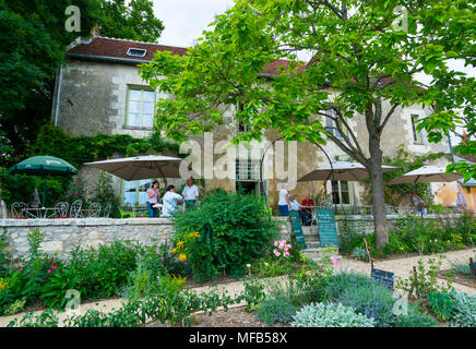 Jardin du prêtre et Maison du Prêtre Bed & Breakfast, Chedigny village-jardin, Indre-et-Loire, la vallée de la Loire, France, Europe Banque D'Images