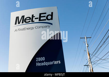 Un logo affiche à l'extérieur du siège de Met-Ed, filiale de FirstEnergy, à Reading, Pennsylvanie, le 22 avril 2018. Banque D'Images
