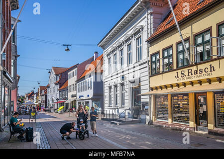 Stengade, zone piétonne et commerçante populaire et restaurant street dans le vieux centre-ville de Helsingør, la Nouvelle-Zélande, le Danemark Banque D'Images