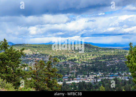 Amérique du Nord, Etats-Unis, New York, Centre de l'Oregon, Redmond, Bend, Vue du parc d'état de Pilot Butte. Mt. Célibataire. Banque D'Images