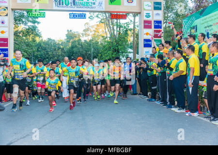 Nakhon Ratchasima, Thaïlande - 24 décembre 2017 : Département de l'organisation du Parc National de semi-marathon à rechercher fonds de soutien pour les rangers à Khao Yai Nation Banque D'Images