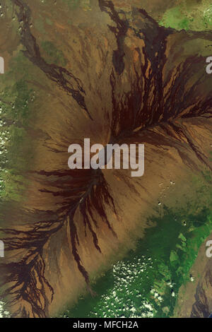 Mauna Loa Volcano situé sur Grande Île d'Hawaï et ses coulées vu de l'espace - Modification des éléments de cette image fournie par l'ESA Banque D'Images