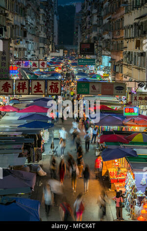 Le célèbre marché nocturne de la rue Fa Yuen, Hong Kong, Chine. Banque D'Images