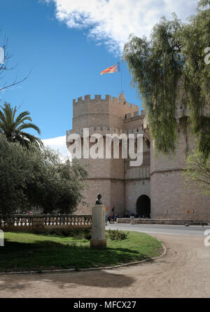 Torres de Serranos (Chambres Gate ou tour), l'une des 12 portes qui faisaient partie les remparts de la ville de Valence, en Espagne. Banque D'Images