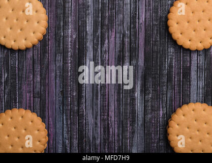Cookies sur fond de bois. Un lieu pour une étiquette. Lieu de texte. Les biscuits pour le thé. Biscuits de café. L'utilisation sur l'Internet Banque D'Images