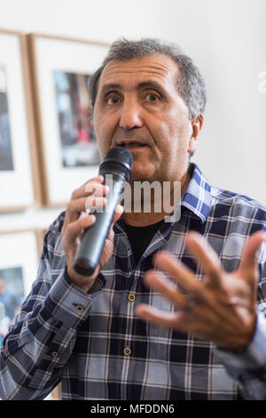 Berlin, Deutschland. Apr 15, 2018. Pete Souza/19, tournée de l'exposition et signature de livre avec Pete Souza, le photographe du président américain Barack Obama, à la Kennedy Museum le 15.04.2018. La culture, de la politique d'utilisation | Crédits dans le monde entier : dpa/Alamy Live News Banque D'Images