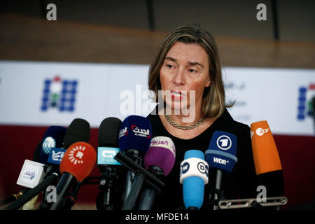 Bruxelles, Belgique. 25 avril 2018. Le chef de la diplomatie européenne Federica Mogherini arrive à assister à la conférence internationale sur l'avenir de la Syrie et de la région.Alexandros Michailidis/Alamy Live News Banque D'Images