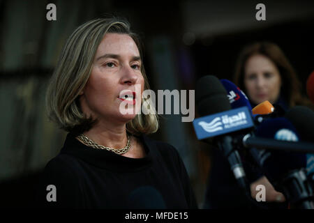 Bruxelles, Belgique. 25 avril 2018. Le chef de la diplomatie européenne Federica Mogherini arrive à assister à la conférence internationale sur l'avenir de la Syrie et de la région.Alexandros Michailidis/Alamy Live News Banque D'Images