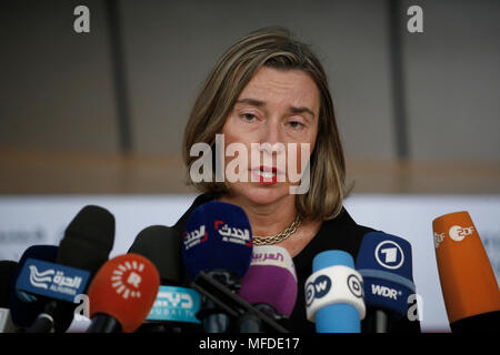 Bruxelles, Belgique. 25 avril 2018. Le chef de la diplomatie européenne Federica Mogherini arrive à assister à la conférence internationale sur l'avenir de la Syrie et de la région.Alexandros Michailidis/Alamy Live News Banque D'Images