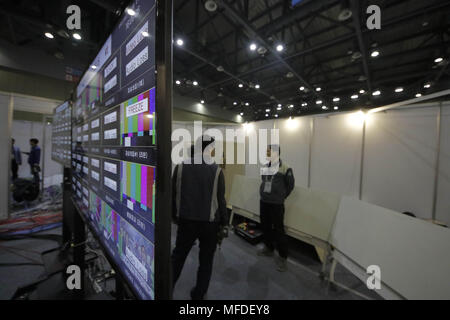 Goyang, Seoul, Corée du Sud. Apr 25, 2018. Le 25 avril 2018 sud-coréen Ilsan, Korea-South MPC centre réseau prêt à sommet intercoréen au Centre Principal de Presse Kintex à Ilsan, Goyang, la Corée du Sud. Sommet intercoréen tenue à Panmunjom, Maison de la paix le 27 avril 2018. Credit : Ryu Seung-Il/ZUMA/Alamy Fil Live News Banque D'Images