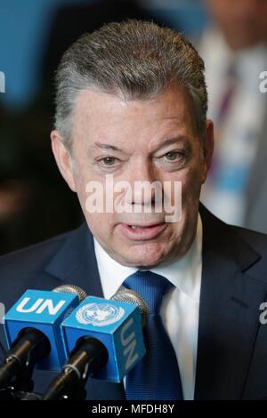 Organisation des Nations Unies, New York, USA, 24 avril 2018 - Le président colombien Juan Manuel Santos au cours de la construction de la paix et le maintien de la paix réunions aujourd'hui au siège des Nations Unies à New York. Photo : Luiz Rampelotto/EuropaNewswire dans le monde d'utilisation | Banque D'Images