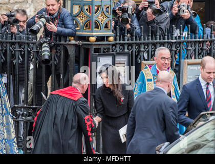 Londres, Royaume-Uni. 25 avril 2018. Princes William et Harry et Meghan Markle quitter l'abbaye et remercie le clergé - Un service commémoratif de l'Anzac Day à l'abbaye de Westminster. Crédit : Guy Bell/Alamy Live News Banque D'Images