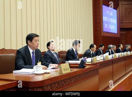 Beijing, Chine. Apr 25, 2018. Li Zhanshu, président de l'Assemblée populaire nationale (APN) Comité permanent, préside une session législative bimensuelle de l APN Comité permanent dans le Grand Hall du Peuple à Beijing, capitale de Chine, le 25 avril 2018. Credit : Liu Weibing/Xinhua/Alamy Live News Banque D'Images