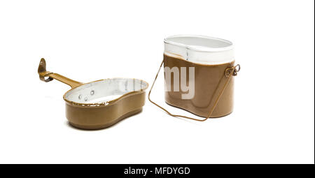 L'armée soviétique a ouvert cooking pot isolé sur fond blanc Banque D'Images
