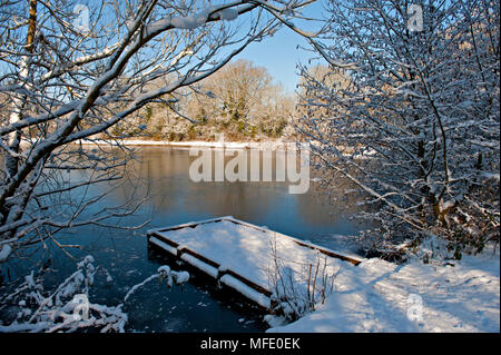 La Barden Lake gelé, à Tonbridge, Kent, Royaume-Uni pendant la période de froid de l'hiver 2018 Banque D'Images