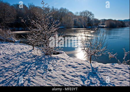 La Barden Lake gelé, à Tonbridge, Kent, Royaume-Uni pendant la période de froid de l'hiver 2018 Banque D'Images