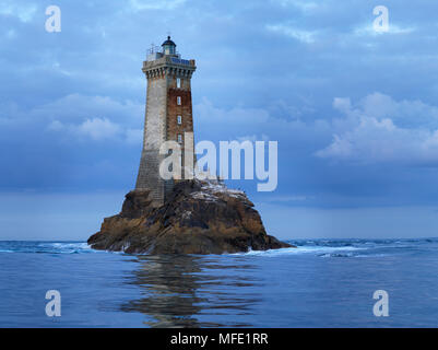 Phare de la vieille, l'ancien phare du détroit, Raz de Sein, Pointe du Raz, Finistère, Bretagne, France Banque D'Images