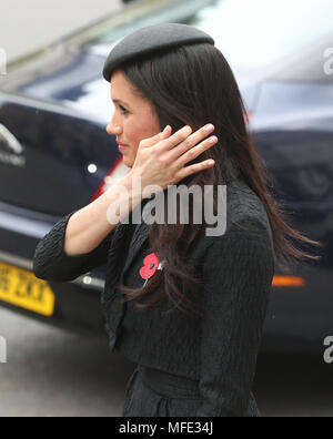 Meghan Markle en laissant le Service annuel de commémoration et d'action de grâce à l'abbaye de Westminster, Londres, pour commémorer la Journée de l'Anzac. Banque D'Images