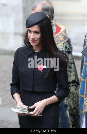Meghan Markle en laissant le Service annuel de commémoration et d'action de grâce à l'abbaye de Westminster, Londres, pour commémorer la Journée de l'Anzac. Banque D'Images