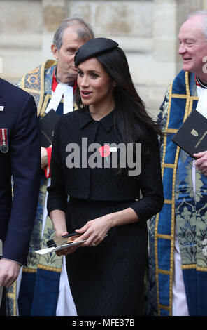 Meghan Markle en laissant le Service annuel de commémoration et d'action de grâce à l'abbaye de Westminster, Londres, pour commémorer la Journée de l'Anzac. Banque D'Images